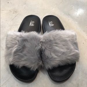 Gray faux fur slide slippers